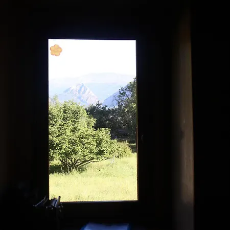 Maison De Charme Calme Entouree De Montagne