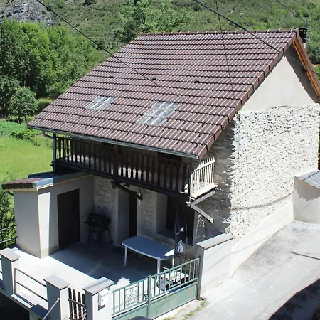 Maison De Charme Calme Entouree De Montagne بيت للعطل *